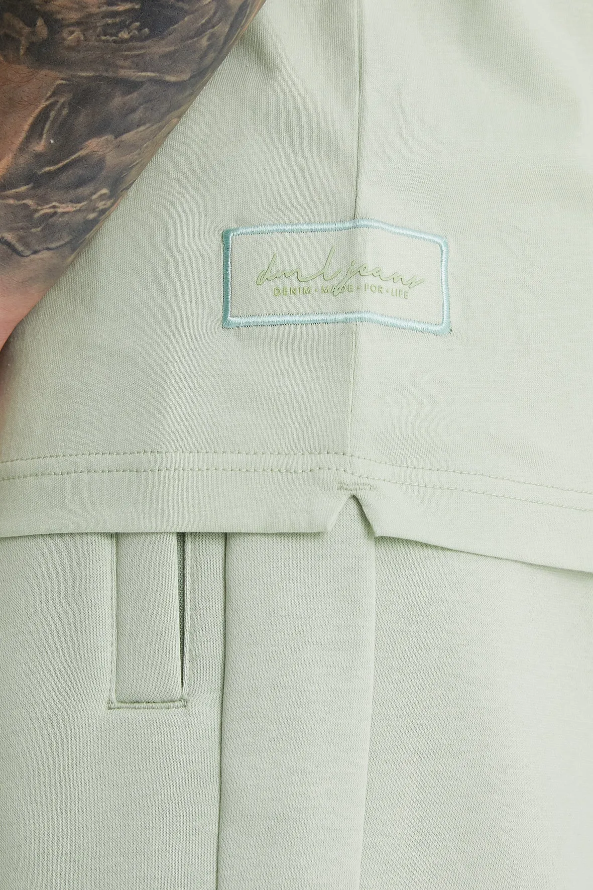 Aston crew neck t-shirt in Artichoke