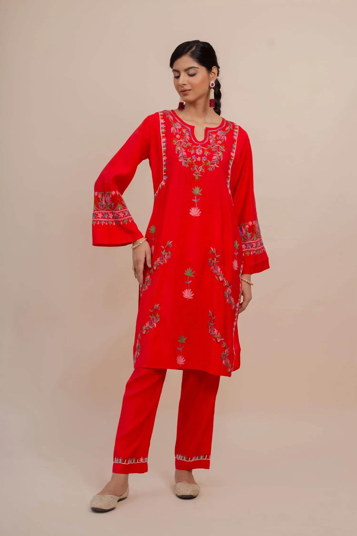 Falak Kashmiri Kurta Set In Muslin Red