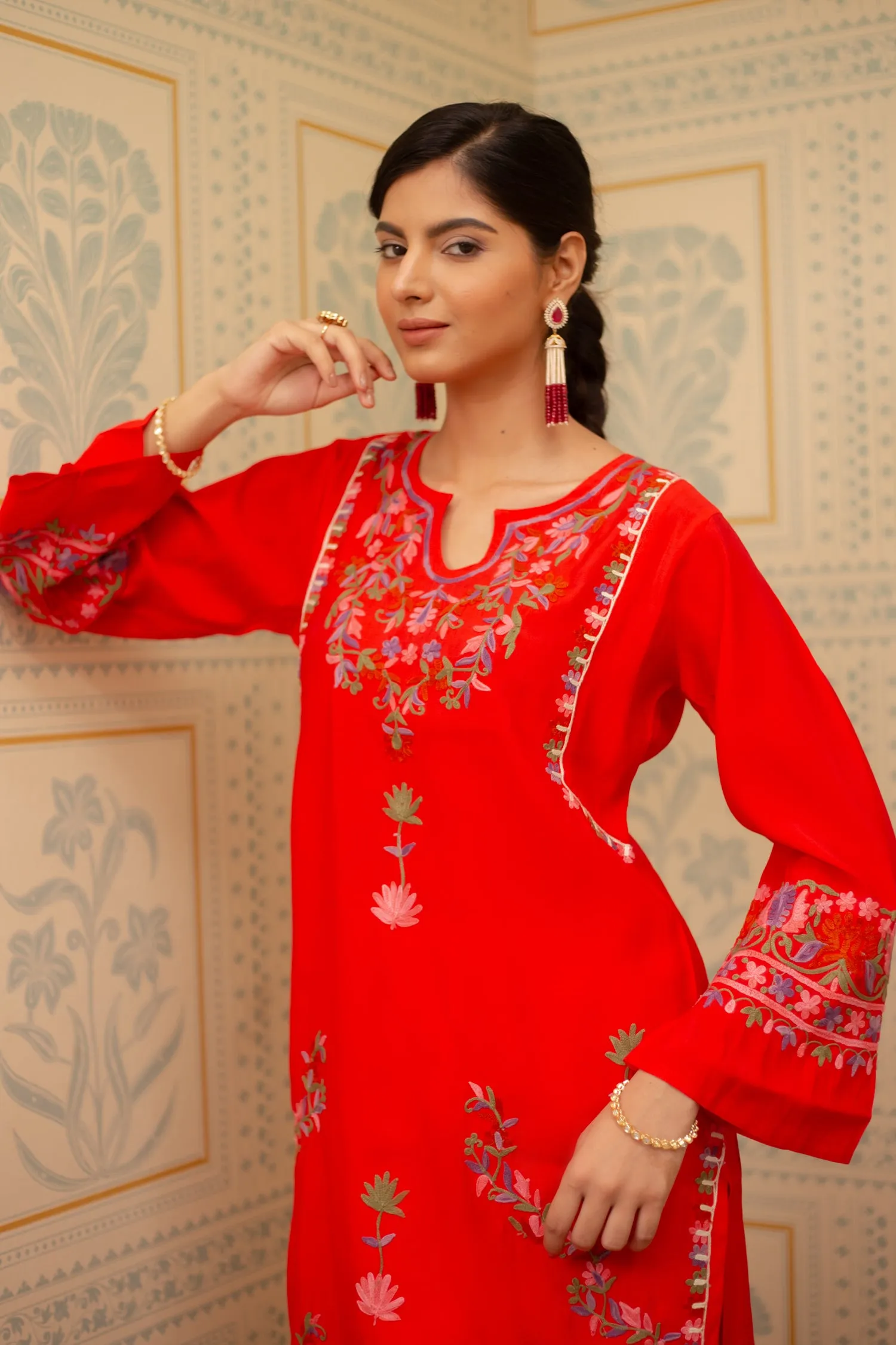 Falak Kashmiri Kurta Set In Muslin Red