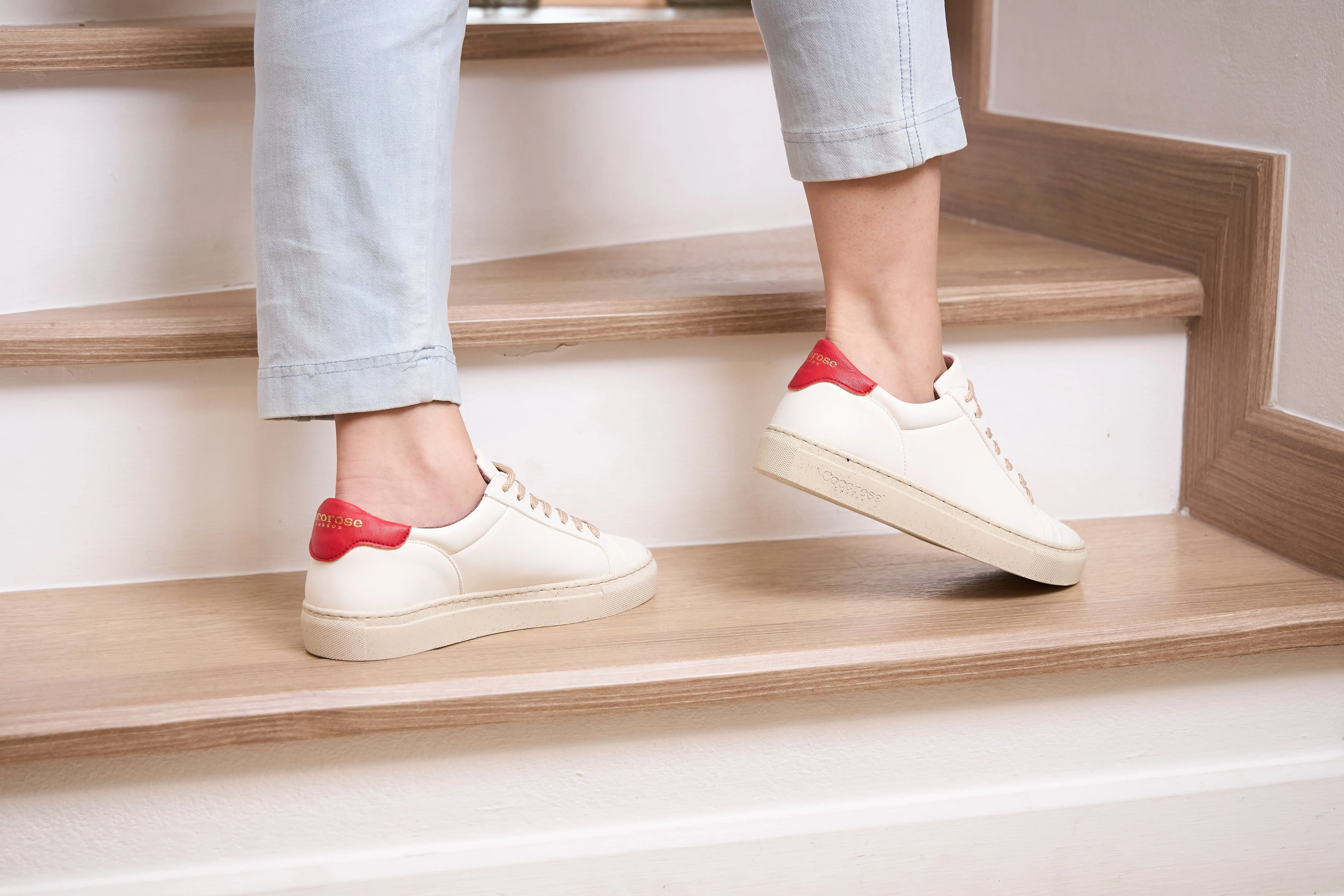 Vegan Kew - White Cactus - Rojo Red Tab